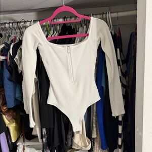 Good American Cream Ribbed Zip-Front Long Sleeve Bodysuit